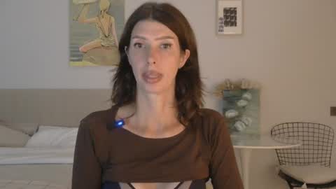 White Queen online show from August 15, 5:17 pm