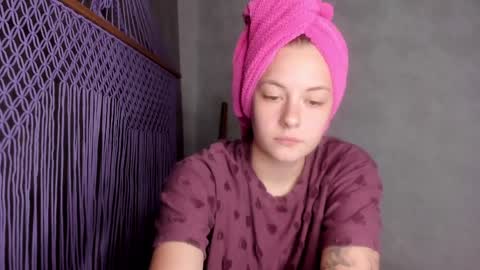Veronica online show from May 31, 7:49 pm