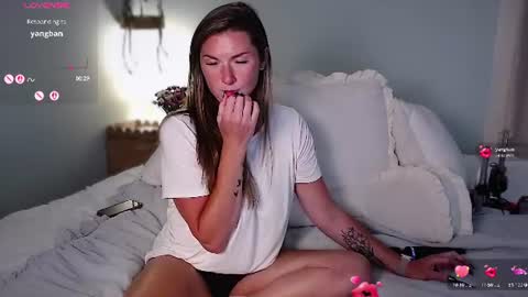 WickedWifeXO online show from August 7, 12:21 am