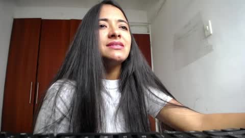 wifhot online show from August 4, 9:01 pm