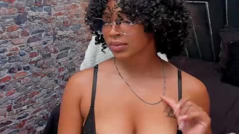 wild_firee_ online show from July 28, 1:39 pm