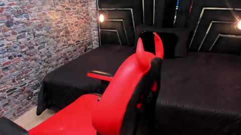 wild_firee_ online show from August 10, 11:22 am