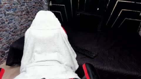 wild_firee_ online show from August 11, 1:13 pm