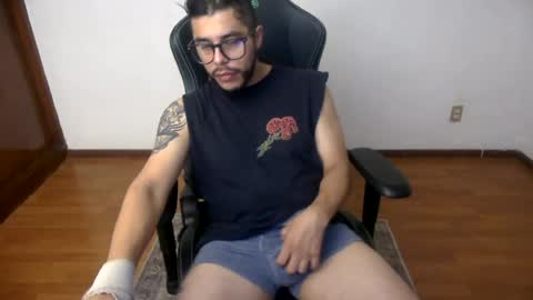 wild_wolf6969 online show from August 7, 5:40 am