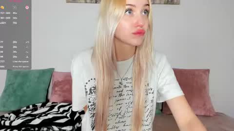 Willa online show from July 16, 9:59 pm