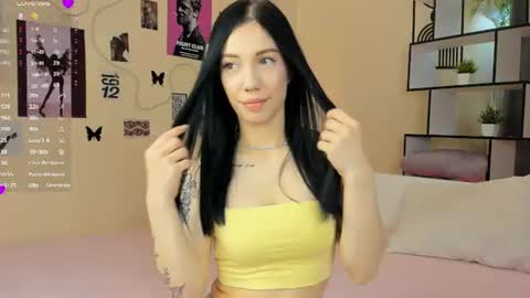 Mia online show from August 11, 9:28 pm