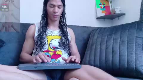 willy_veins online show from August 2, 7:10 pm