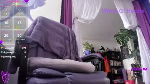     Luna Violeta  online show from June 15, 2:26 pm
