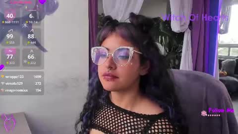     Luna Violeta  online show from June 15, 9:02 pm