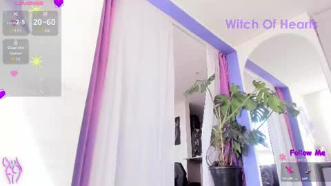     Luna Violeta  online show from June 27, 7:16 pm