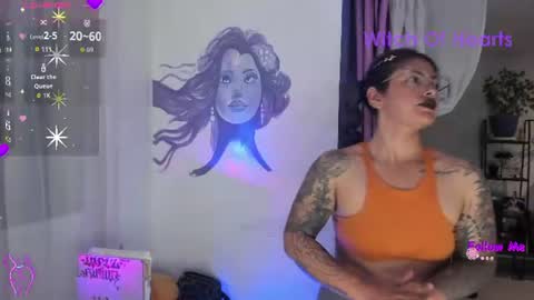    Luna Violeta  online show from July 4, 11:40 pm