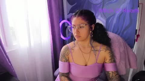     Luna Violeta  online show from August 16, 5:39 pm