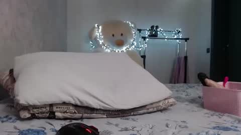 Lily online show from August 14, 1:15 pm