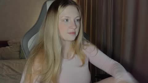 x__ivy_x online show from April 23, 5:06 pm