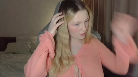 x__ivy_x online show from April 25, 5:08 pm