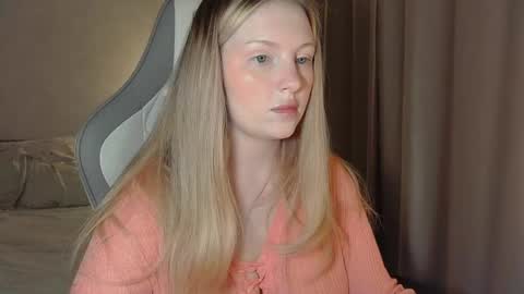 x__ivy_x online show from April 28, 5:27 pm
