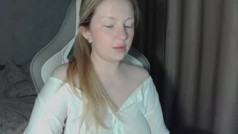 x__ivy_x online show from May 5, 5:47 pm