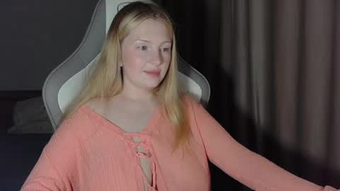 x__ivy_x online show from May 15, 7:14 pm