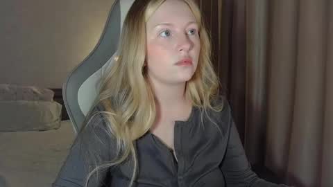 x__ivy_x online show from May 22, 5:15 pm