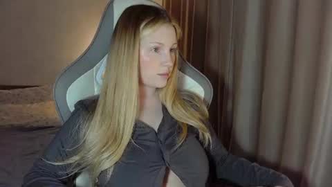 x__ivy_x online show from June 9, 6:25 pm