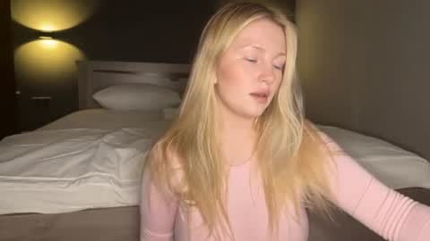 x__ivy_x online show from June 23, 7:48 pm