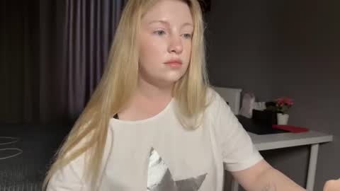 x__ivy_x online show from August 2, 5:42 pm