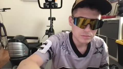 xacxander21 online show from August 5, 6:39 pm