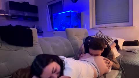 xamrelgneal online show from April 3, 6:49 pm