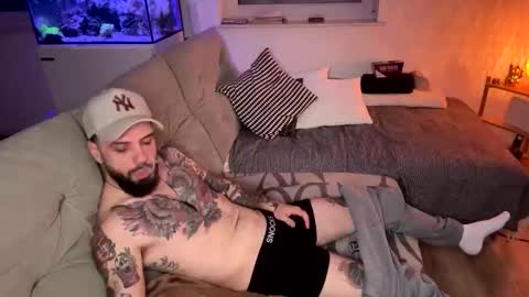 xamrelgneal online show from April 4, 6:37 pm