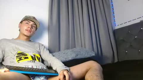 xandrodeluxe online show from June 12, 2:57 pm