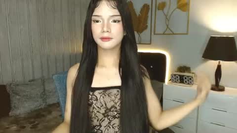 ELLA online show from August 5, 7:17 am