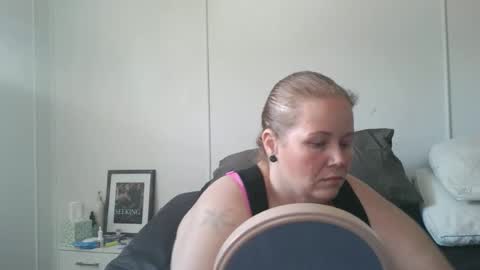 xbeautifulxliex online show from April 14, 4:58 pm