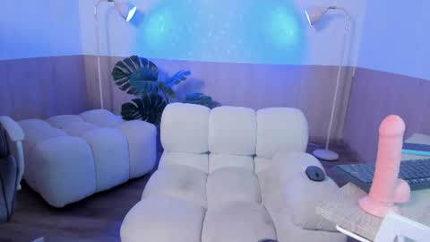 Dani online show from August 5, 6:06 pm