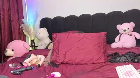 xena_zuri online show from August 13, 11:30 pm