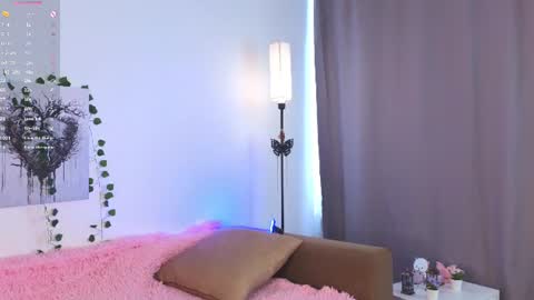 Luna and Lina online show from August 7, 10:59 am