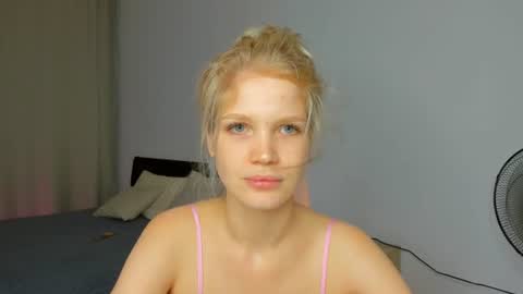 Chloe online show from August 7, 3:12 pm