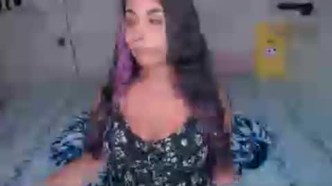 xocurvyrae online show from June 16, 4:44 am