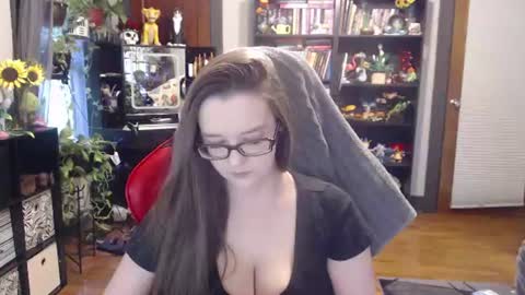 xqueenkendrax online show from August 12, 10:45 pm
