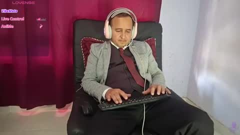 xthesexybossx online show from August 12, 4:31 pm