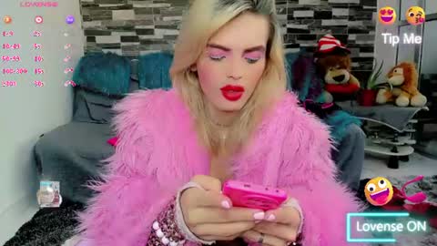 Femboy Exotic online show from August 6, 11:31 am