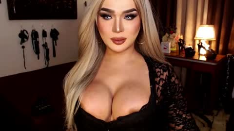 KELLY online show from August 10, 7:59 pm