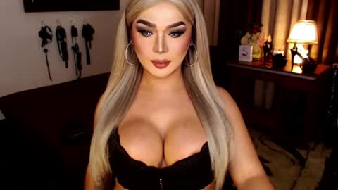 KELLY online show from August 10, 9:16 pm