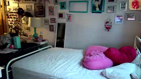 Strawberry Jane online show from July 13, 3:35 am