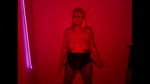 xxxenmascaradosxxx online show from May 15, 5:51 am