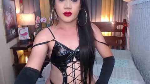 QUEENCY online show from July 31, 2:23 pm