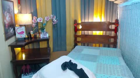 QUEENCY online show from August 2, 1:18 pm