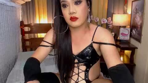 QUEENCY online show from August 5, 6:06 pm