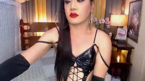 QUEENCY online show from August 10, 4:19 pm