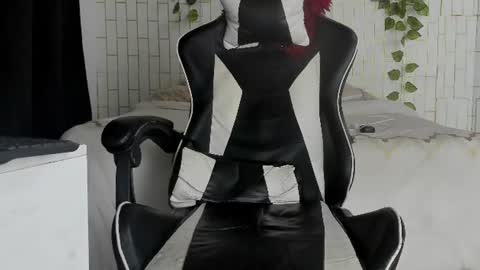 yacksson_lawrence online show from July 26, 6:18 am
