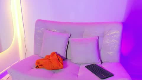 yake  elizabeth online show from August 9, 12:33 am
